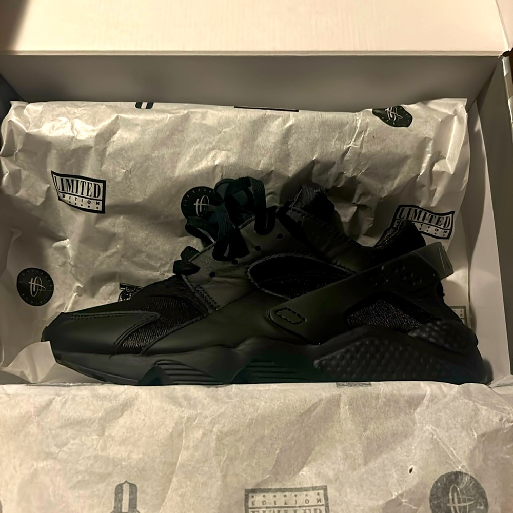 New size 10 Nike